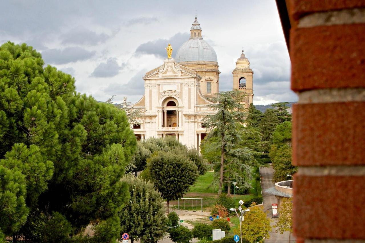 Hotel Donnini Assisi Bagian luar foto