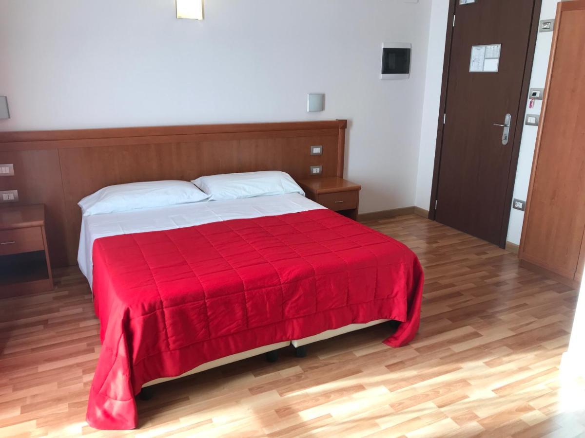 Hotel Donnini Assisi Bagian luar foto