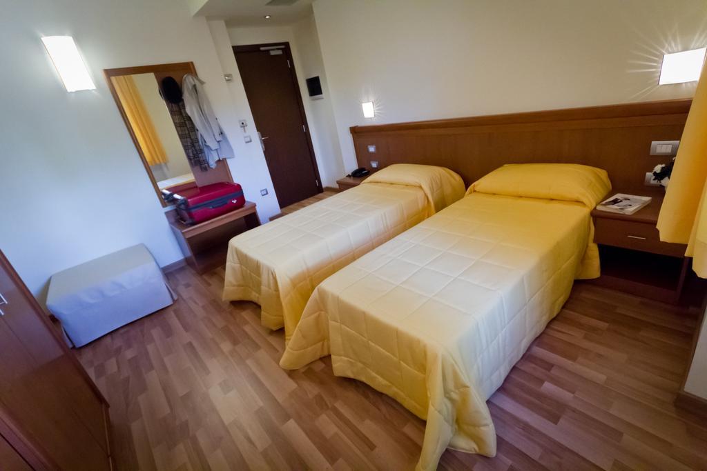 Hotel Donnini Assisi Ruang foto