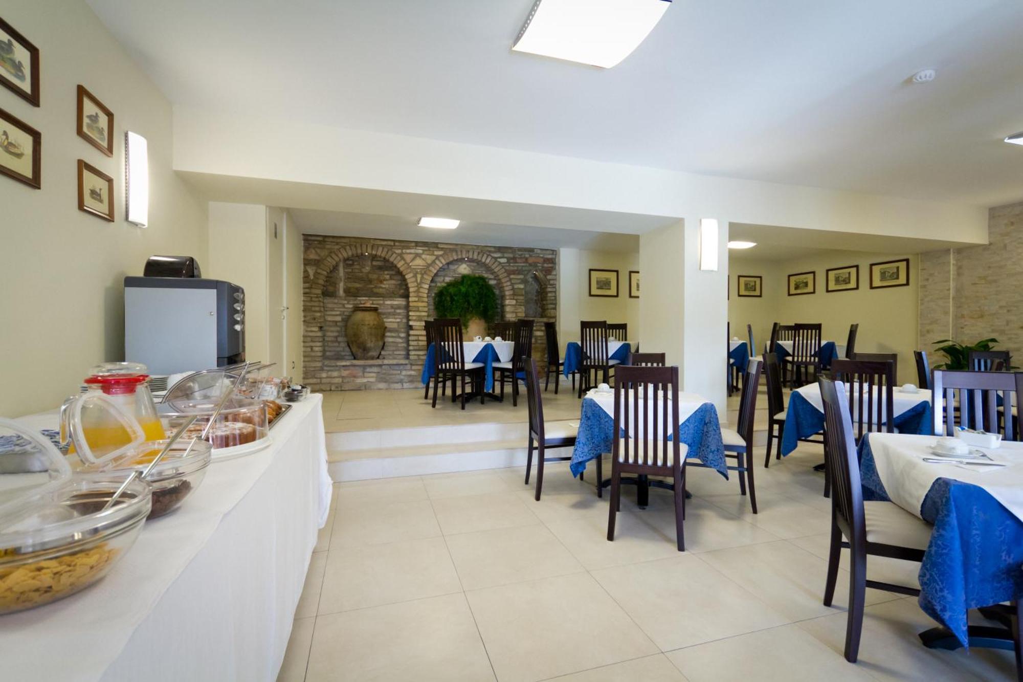 Hotel Donnini Assisi Bagian luar foto